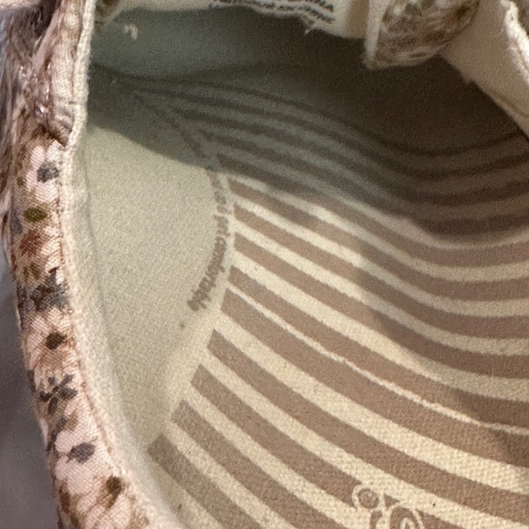 Täōs Z Soul Floral Casual Shoe 7 EUC - Picture 9 of 10